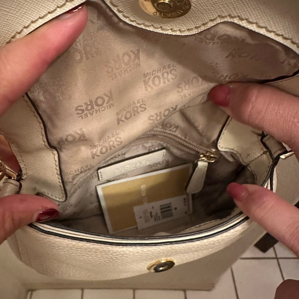 Michael Kors Bedford Flap Crossbody Bag – Ecru Pebbled Leather NWT - Picture 11 of 15